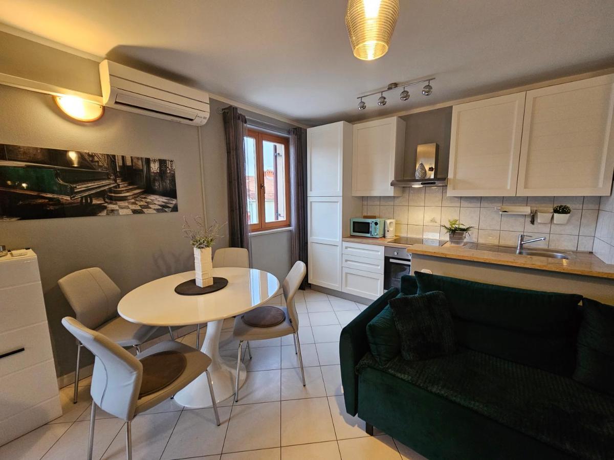Apartment Gloria ロヴィニ エクステリア 写真