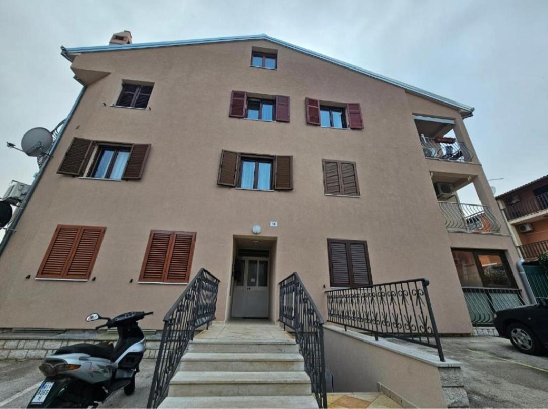 Apartment Gloria ロヴィニ エクステリア 写真